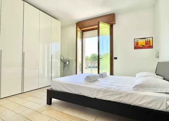 Bilocale Con Terrazzo E Parcheggio - Alba Blu דירה
