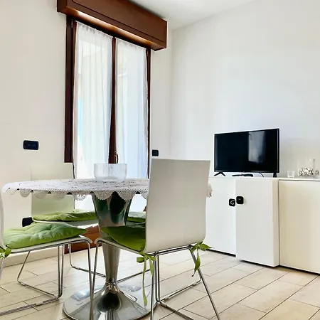 Apartment Bilocale Con Terrazzo E Parcheggio - Alba Blu *