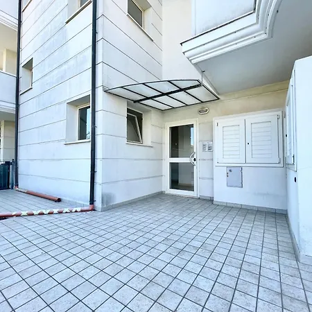 Bilocale Con Terrazzo E Parcheggio - Alba Blu דירה *